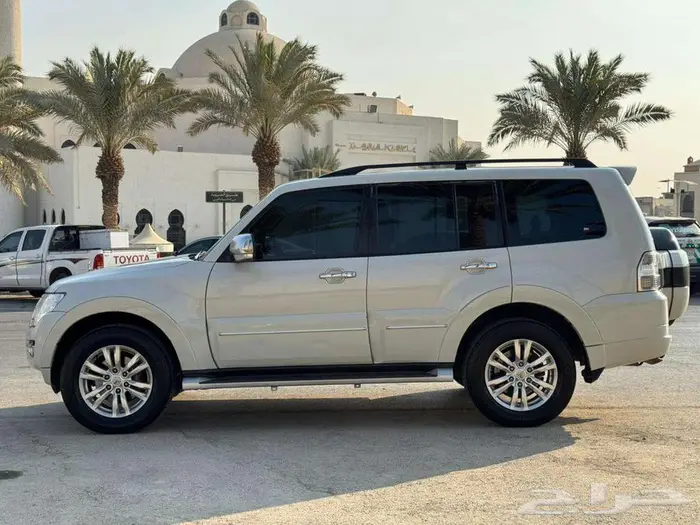 ميتسوبيشي باجيرو  ماشي قليل  فل كامل  فئة الذهبي  كله وكاله 8