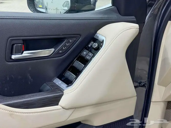 تويوتا لاندكروزر في اكس ار فل رمادي هايبرد 2025 اقل سعر 32