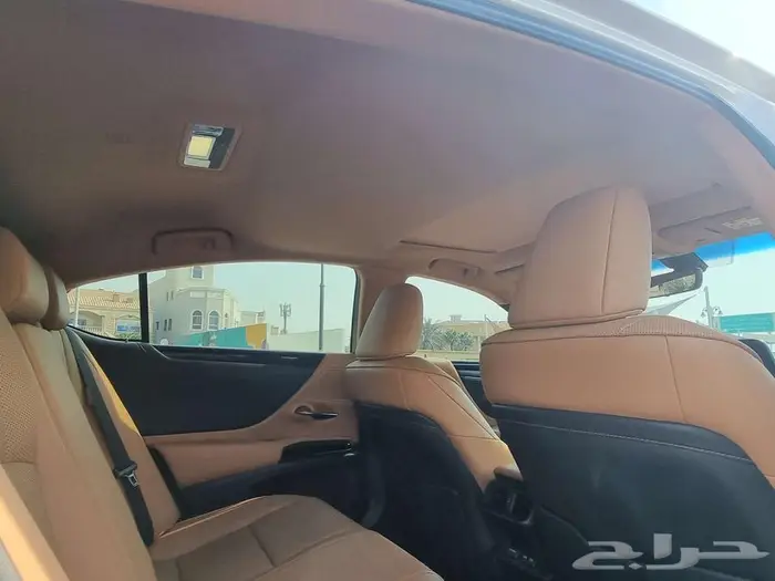 للبيع لكزس ES300H 2022 هايبرد قمة الروعة والنظافة 13