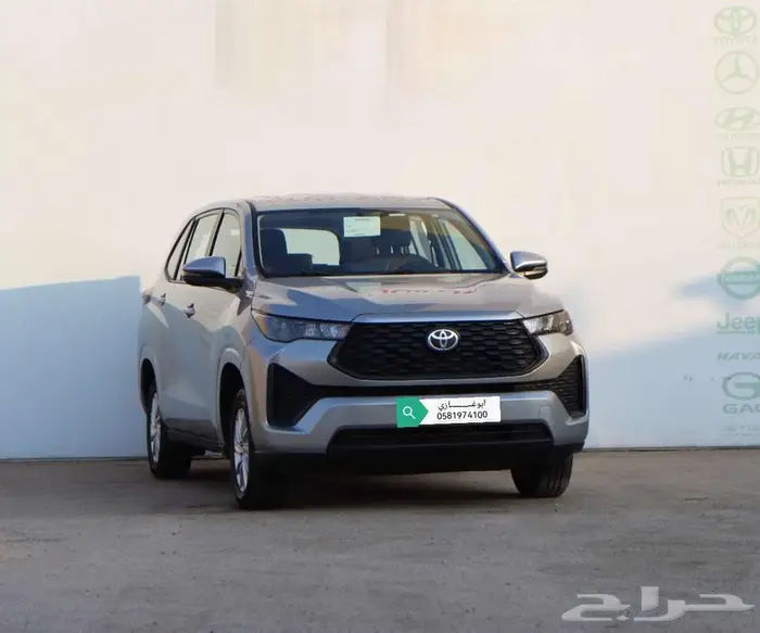 تويوتا انوفا بنزينGL لون سلفرموديل 2025 31