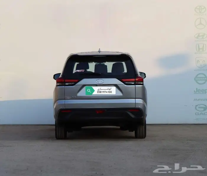 تويوتا انوفا بنزينGL لون سلفرموديل 2025 13