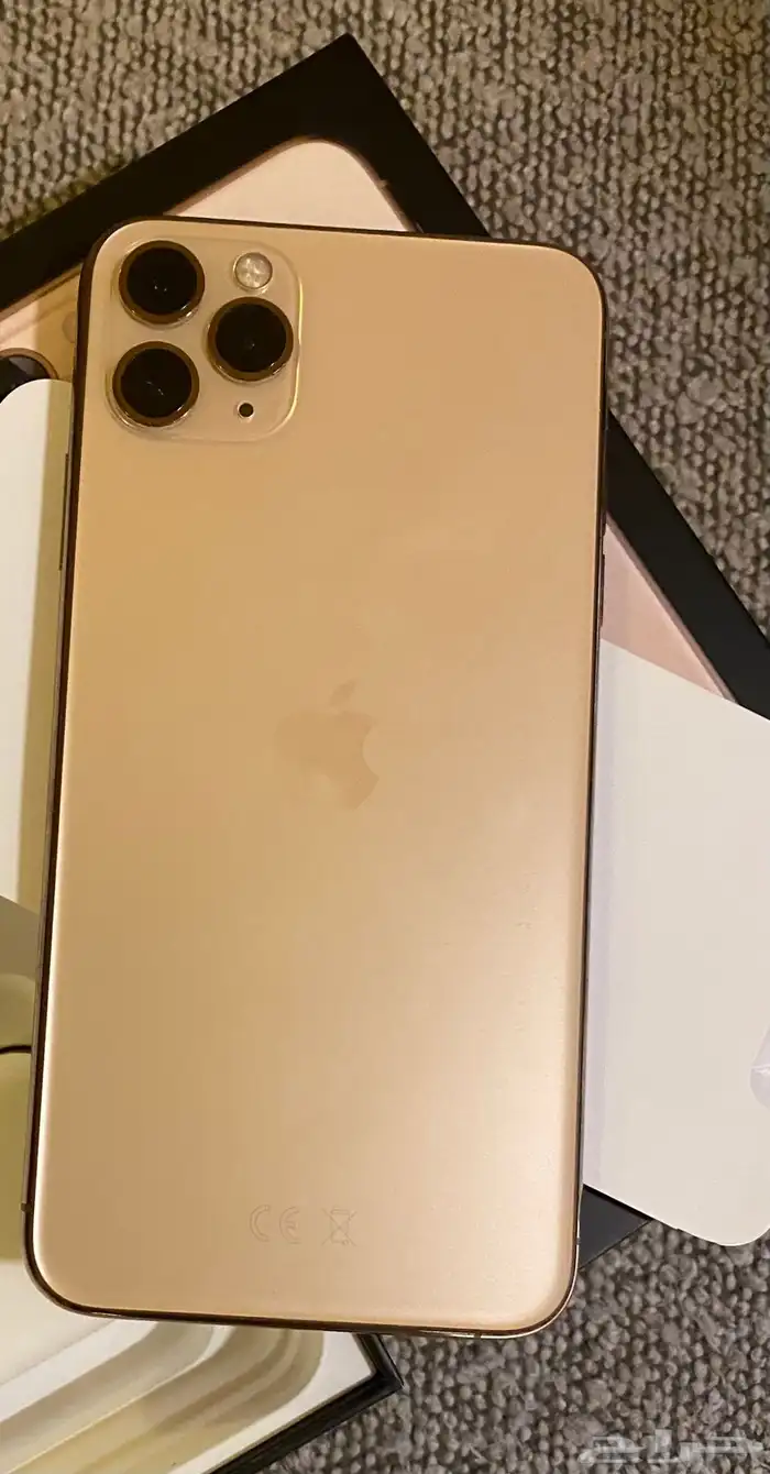 ايفون 11برو ماكس ذهبي 512 3