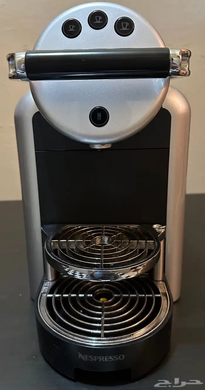 مكينه قهوه نسبرسو Nespresso Zenius نظيفه شبه جديده ك 5
