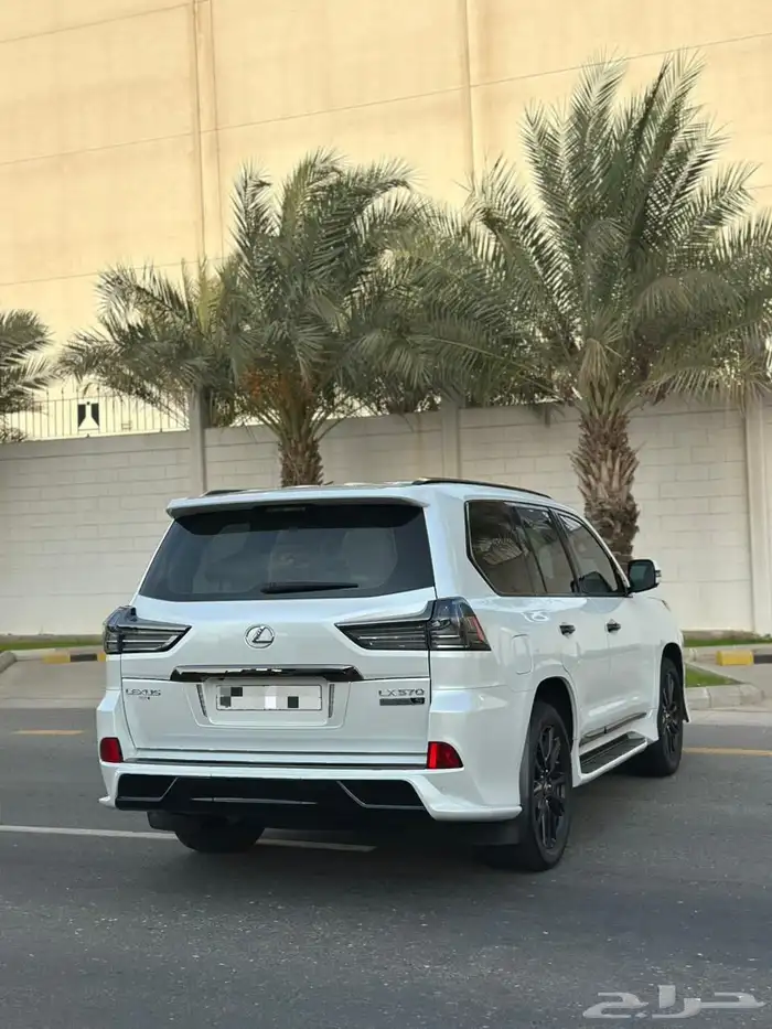 لكزس بلاك اديشن سعودي 2020 4