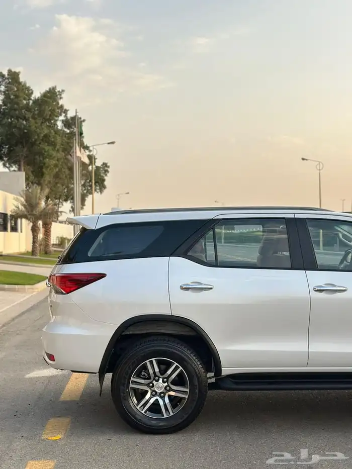 تويوتا فورشنر 2023 VX1 سته سلندر 8