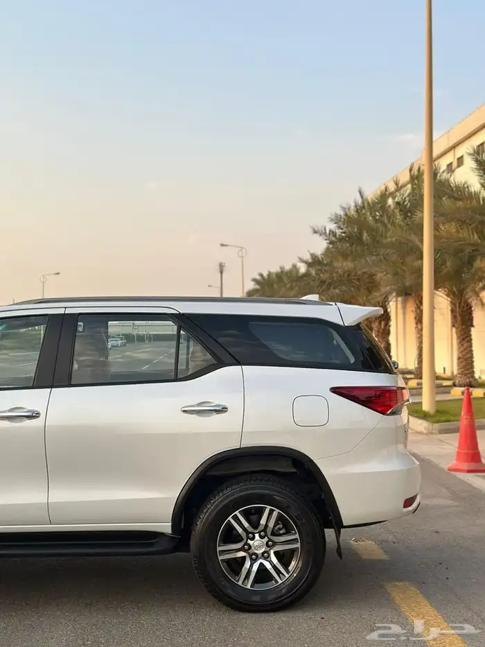 تويوتا فورشنر 2023 VX1 سته سلندر 6