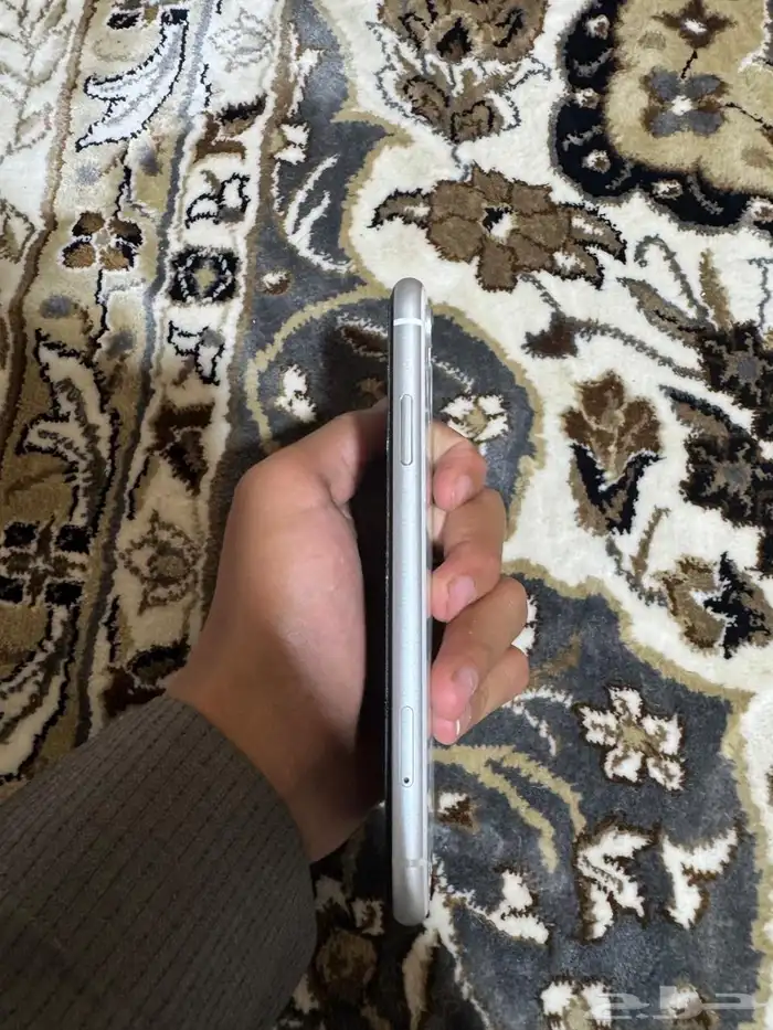 آيفون XRبطارية 74 ومساحة التخزين 128 شاشه إماميه مغيره 3