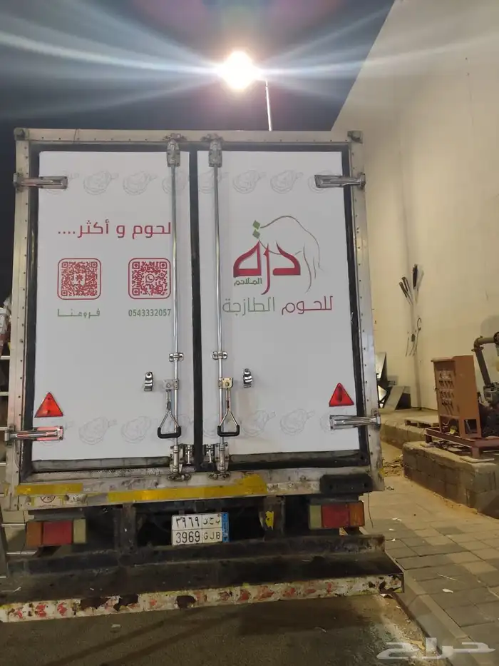 تنفيذ كافة انواع المشاريع والمطبوعات و لوحات مضيئة والبوثات 2