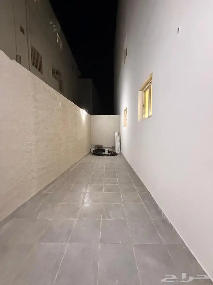 للبيع شقه ارضيه حي الريان 13