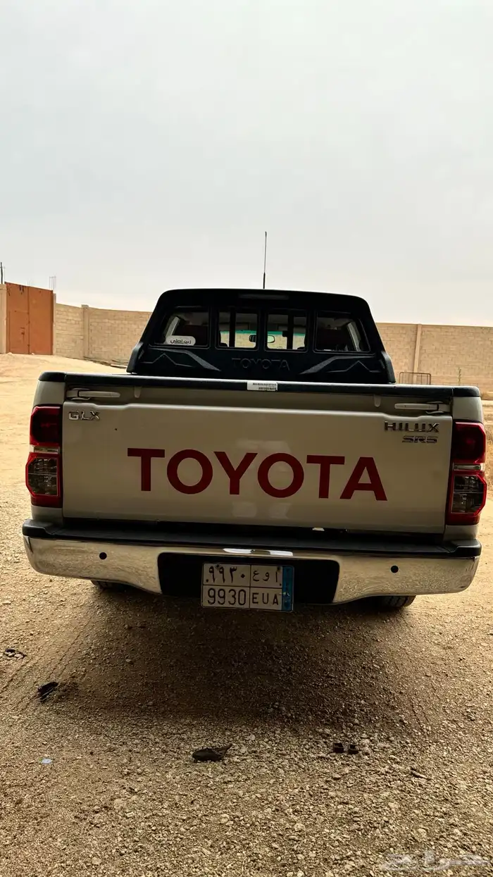 هايلوكس 2015 فل كامل ممشى قليل 7