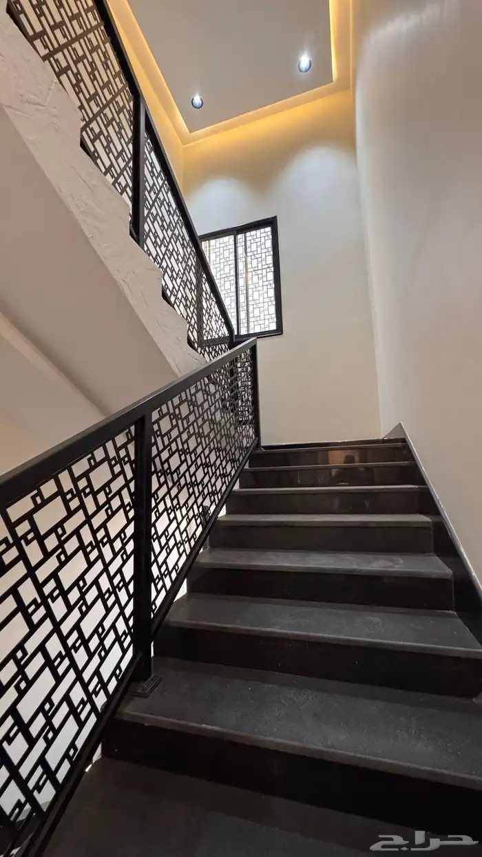 للبيع روف علوى مع ملحق مداخل مستقله من 600 الف الوسام 23