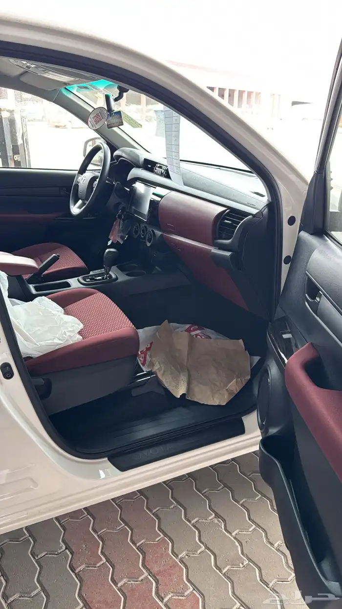 تويوتا هايلوكس GLX اوتماتيك بنزين 2026 8