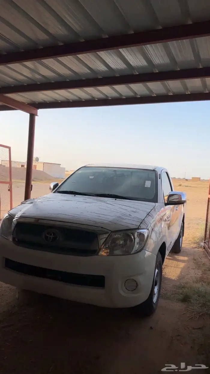 هايلوكس 2009 للبيع تحتاج شنبر او توضيب باقي الموتر طيب 1