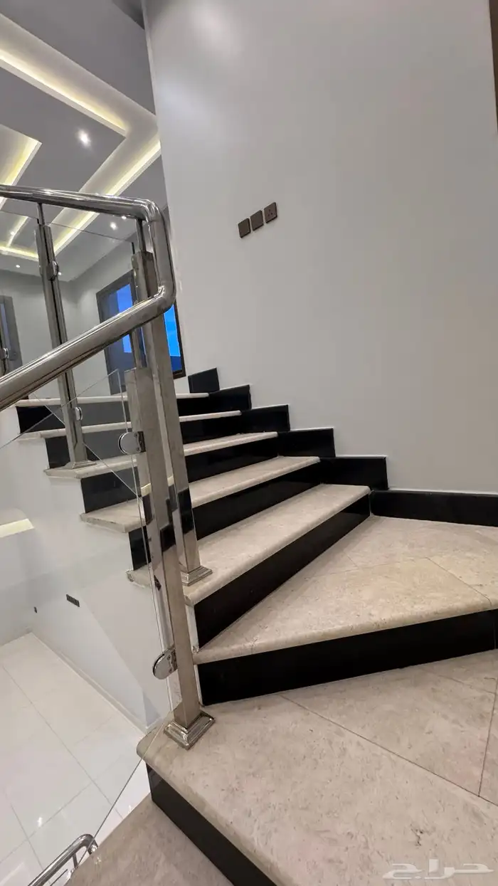 للبيع فيلا مستقله دورين وملحق موقع متميز دره الموسى 28