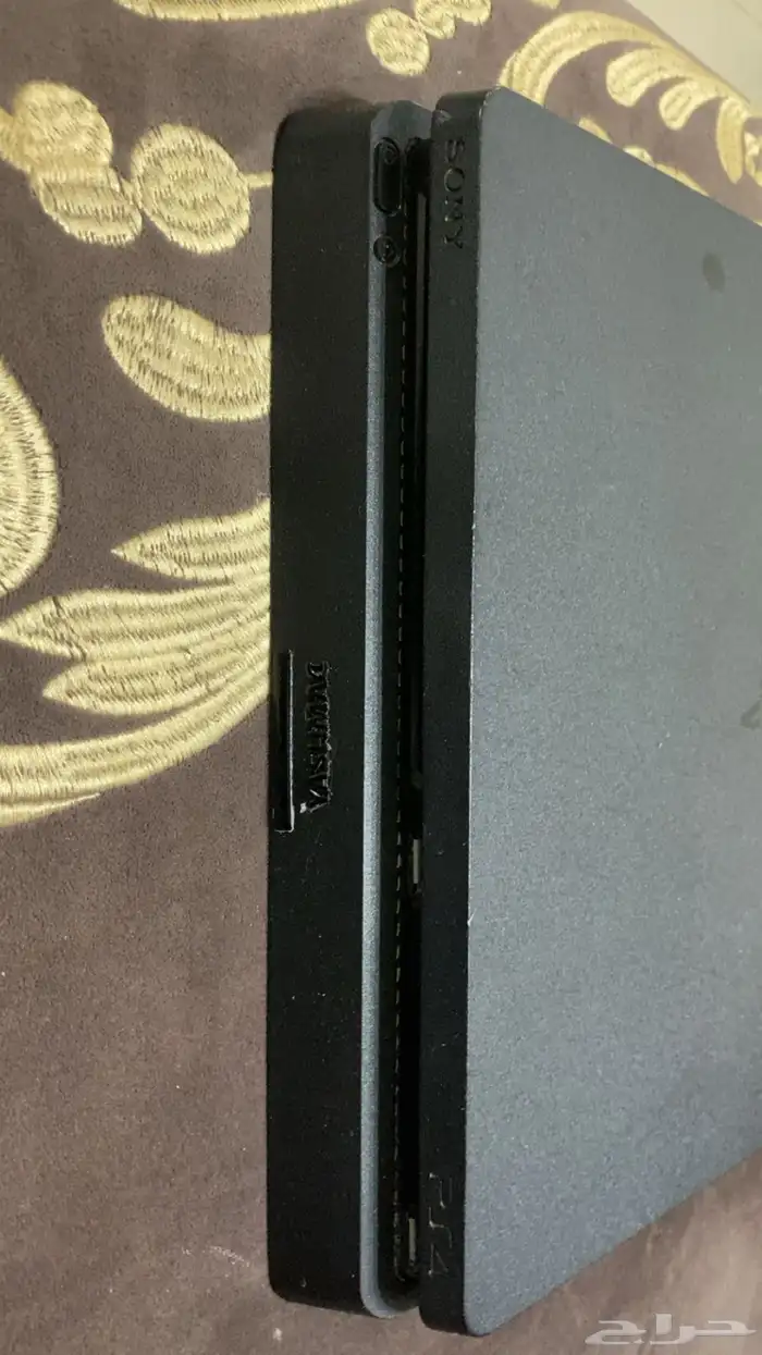 سوني 4 للبيع ماقد دخل صيانه ولا اي شي وقطعه وكالة مع اسلاكه 2