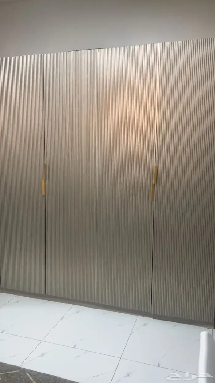 للبيع دولابين تخزين فخمة 3 3 بحالة ممتازة وسعر مناسب 0