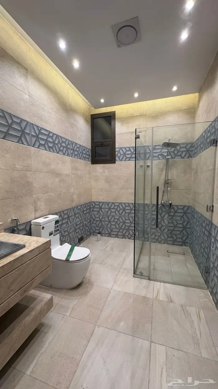 للبيع فيلا مستقله دورين وملحق موقع متميز دره الموسى 22