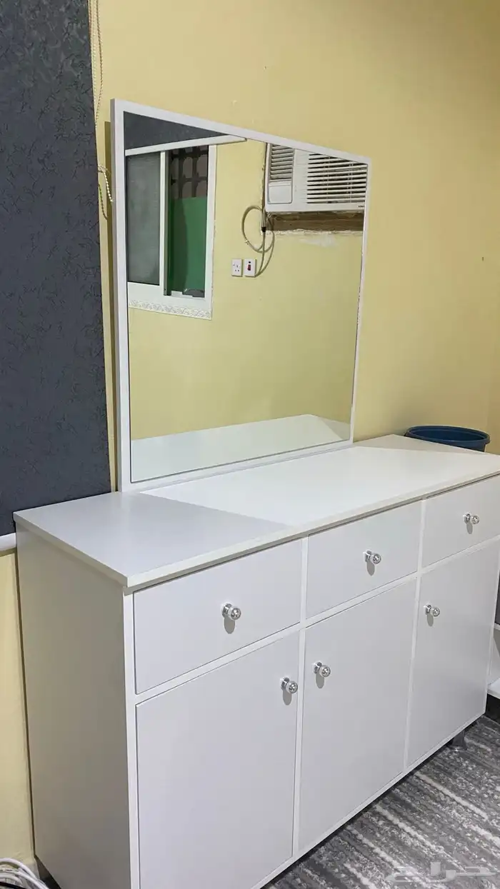 غرفة نوم سرير وتسريحة مع كومدينه 2