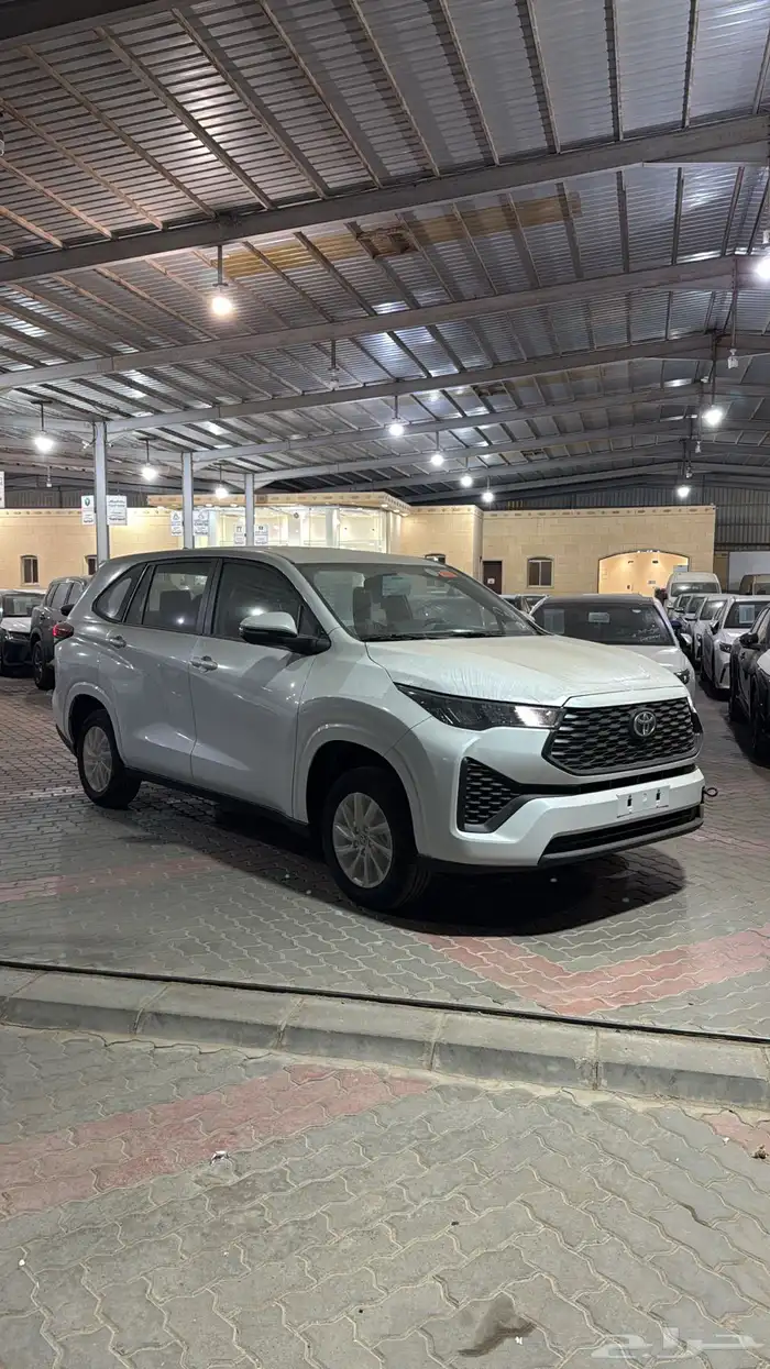 تويوتا انوفا فئة GL بنزين 2026 1