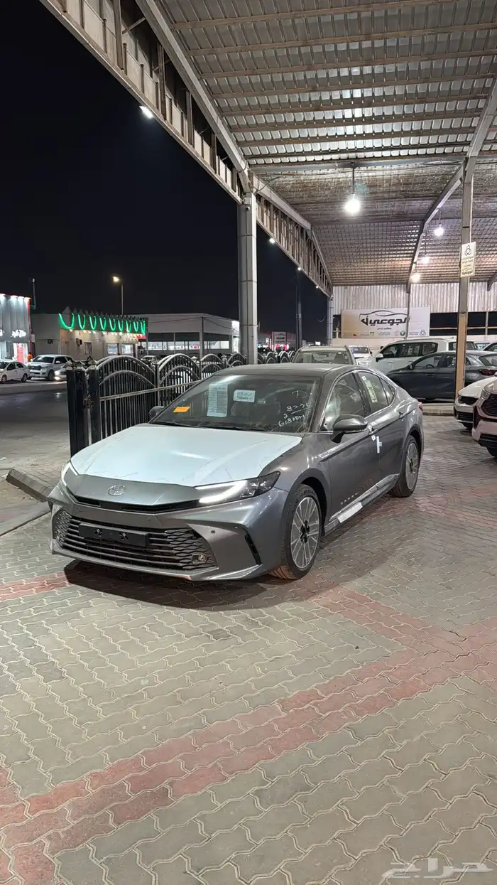 تويوتا كامري فئة قراندي بنزين 2025 0