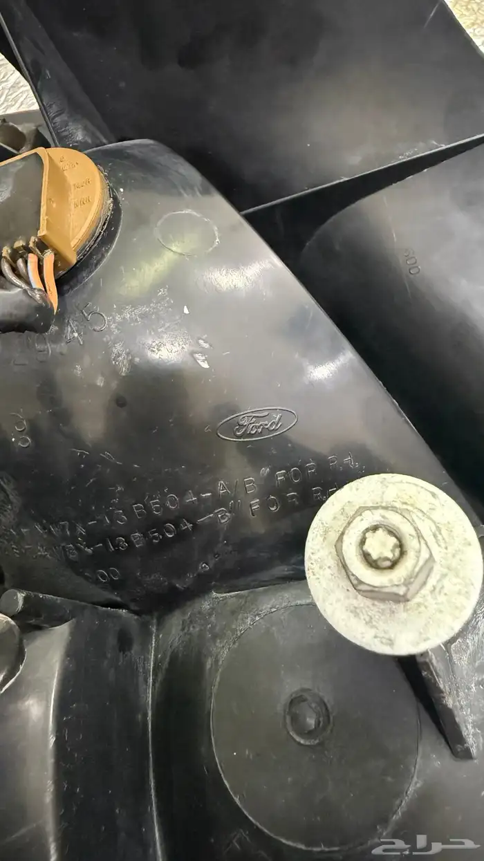 اسطب فورد فكتوريا يمين وديكور المكيف والمسجل 6