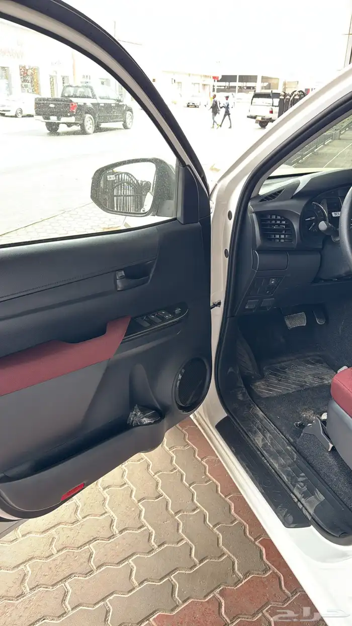 تويوتا هايلوكس GLX اوتماتيك بنزين 2026 6