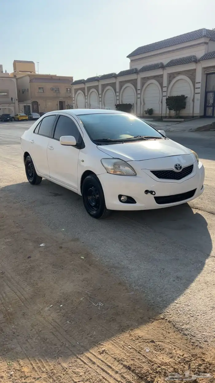 يارس 2012 قير اوتوماتيك . 1