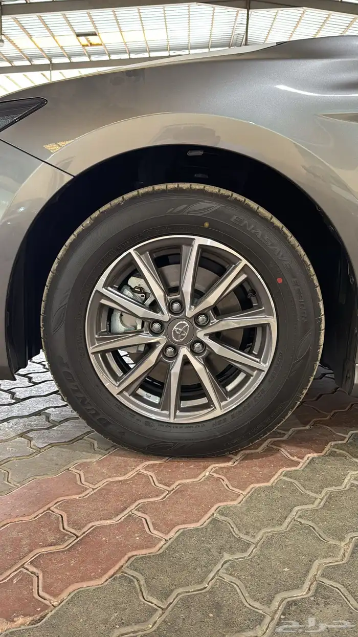 تويوتا كامري E ستاندر بنزين 2025 4