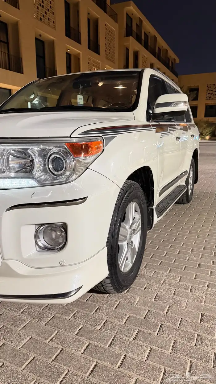 لاندكروزر 2014 V8 فل كامل بريمي 0