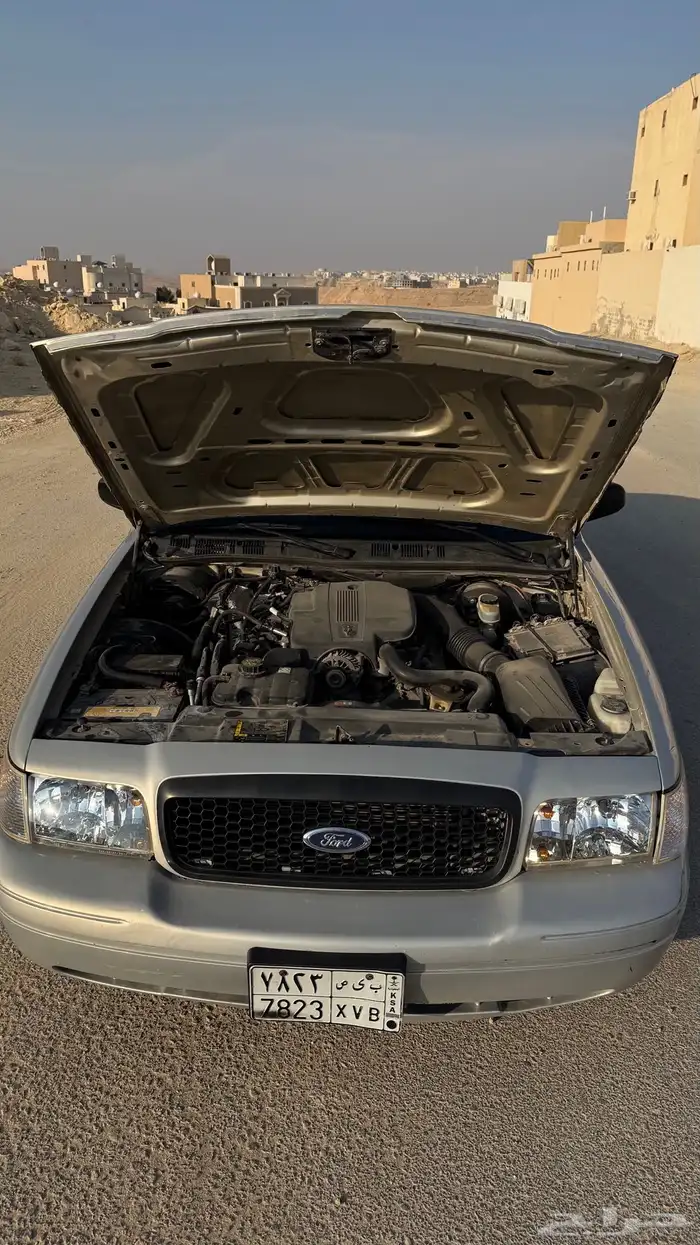 فورد فكتوريا بوليسي 2012 نظيف جدا 21