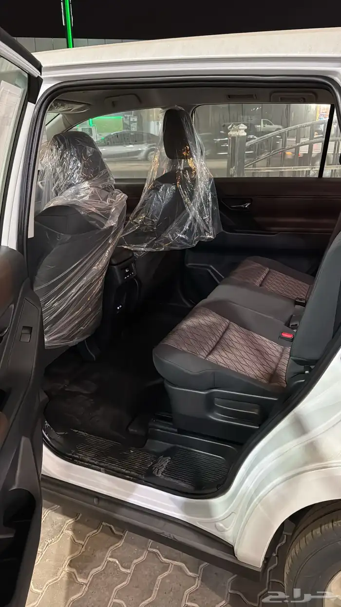 تويوتا انوفا فئة GL بنزين 2026 9