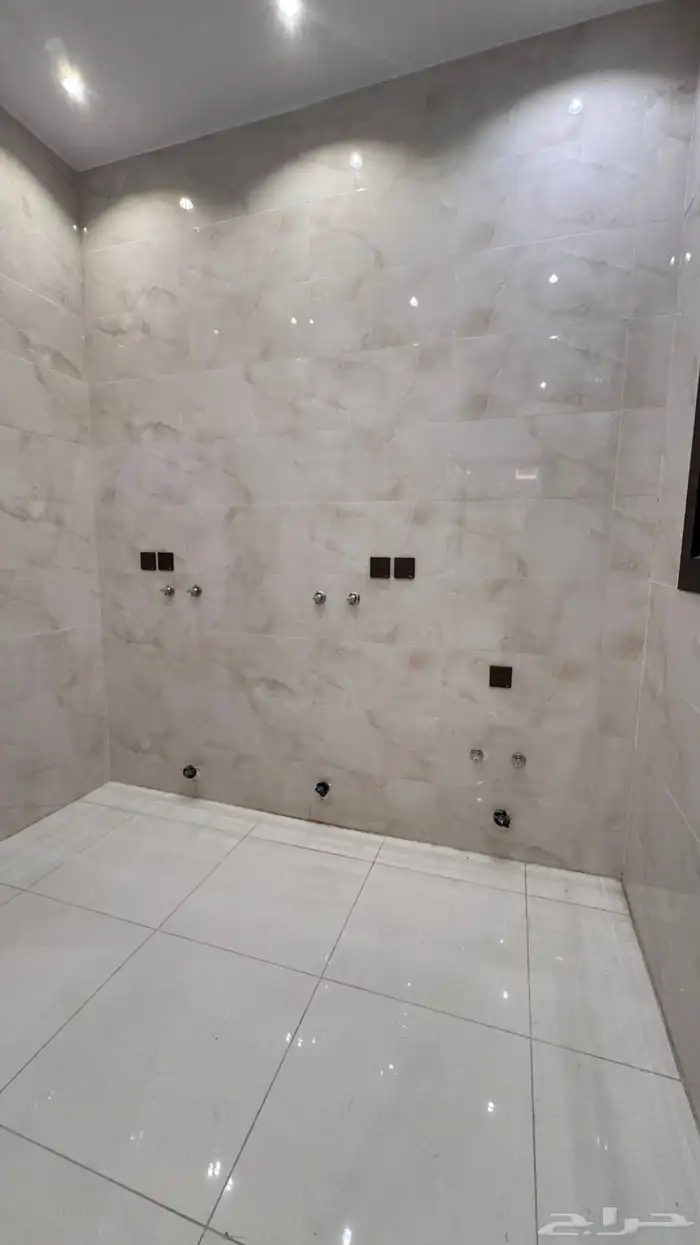 للبيع فيلا مستقله دورين وملحق موقع متميز دره الموسى 31