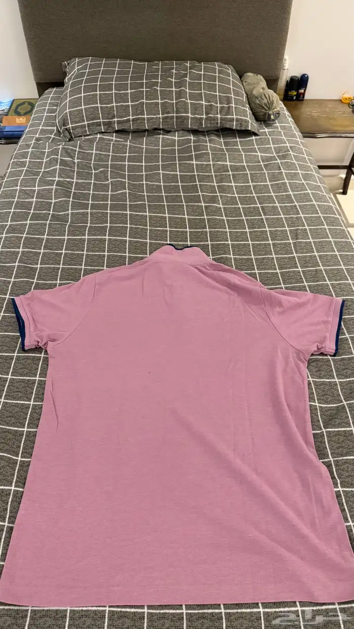 تيشيرت وردي مستعمل مقاس XL 1