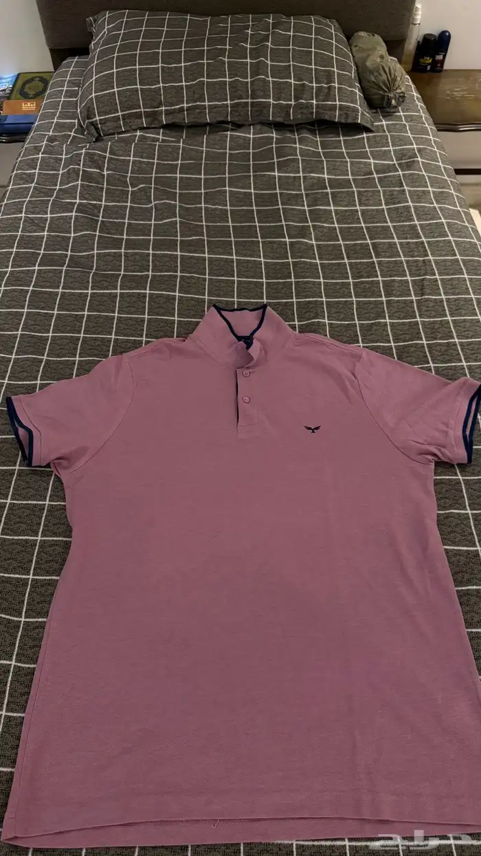 تيشيرت وردي مستعمل مقاس XL 0