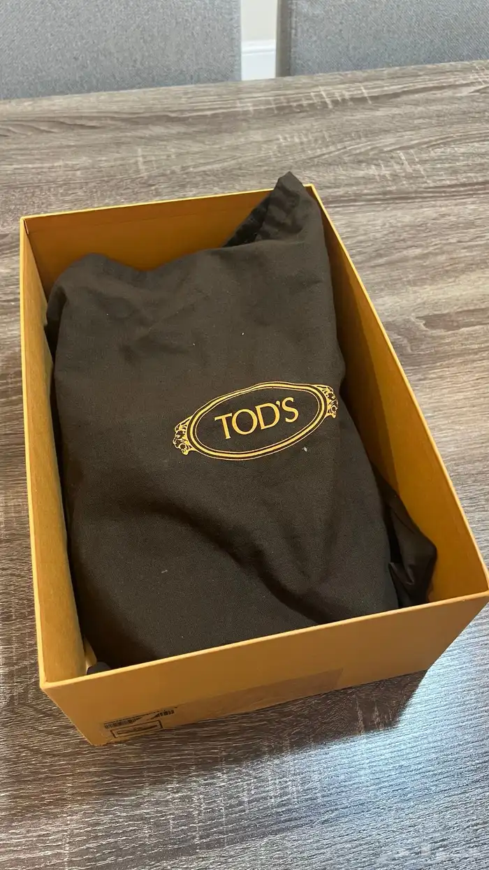 جزمة تودز أصلية نظيفة جدا 2