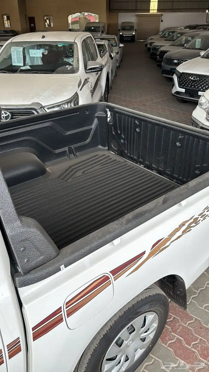 تويوتا هايلوكس GLX اوتماتيك بنزين 2026 10