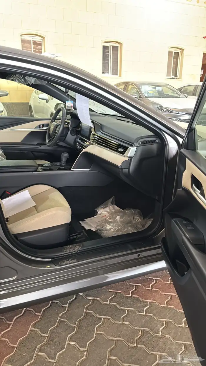 تويوتا كامري E ستاندر بنزين 2025 8