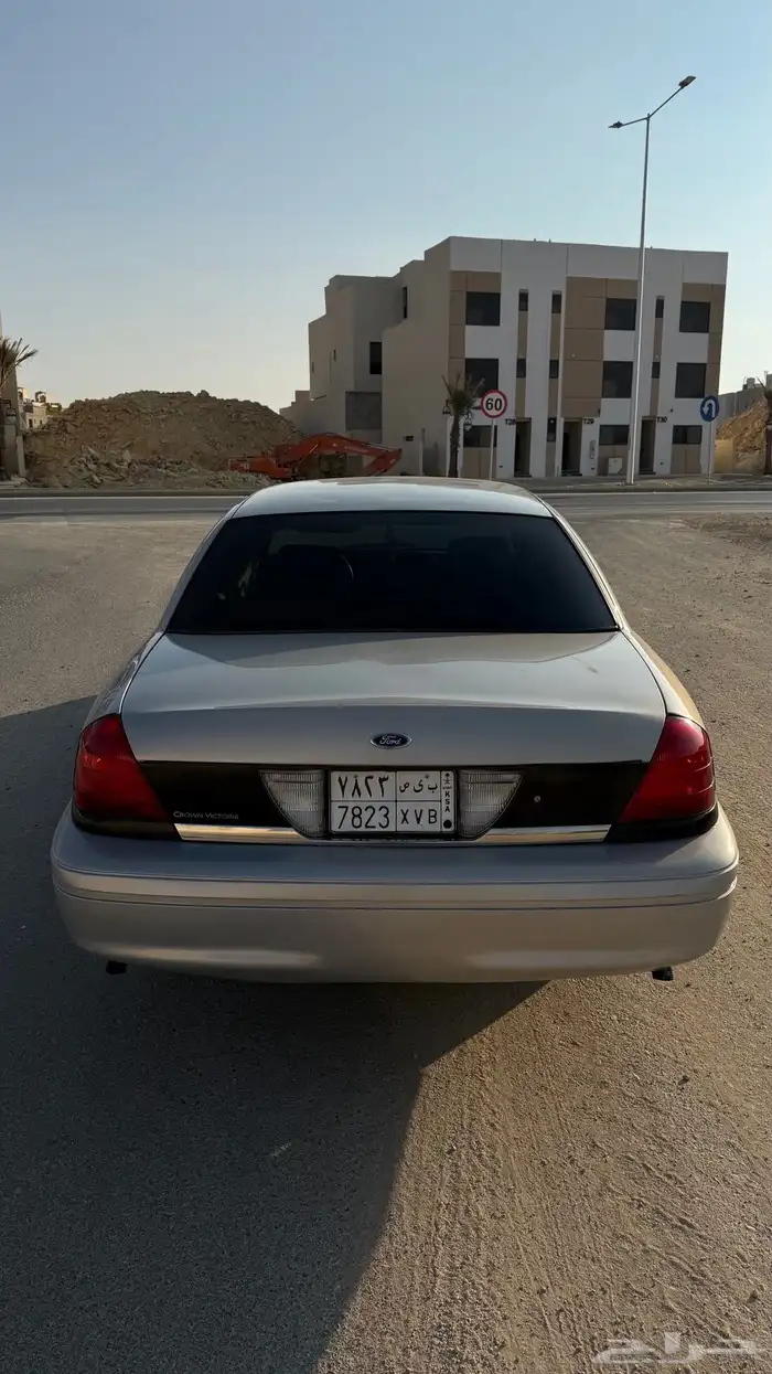 فورد فكتوريا بوليسي 2012 نظيف جدا 25