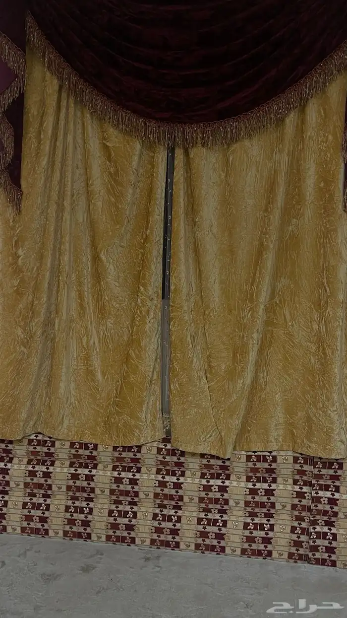 مساند ظهر مع اربع مركى مع طاوله ونجف حبتين 1