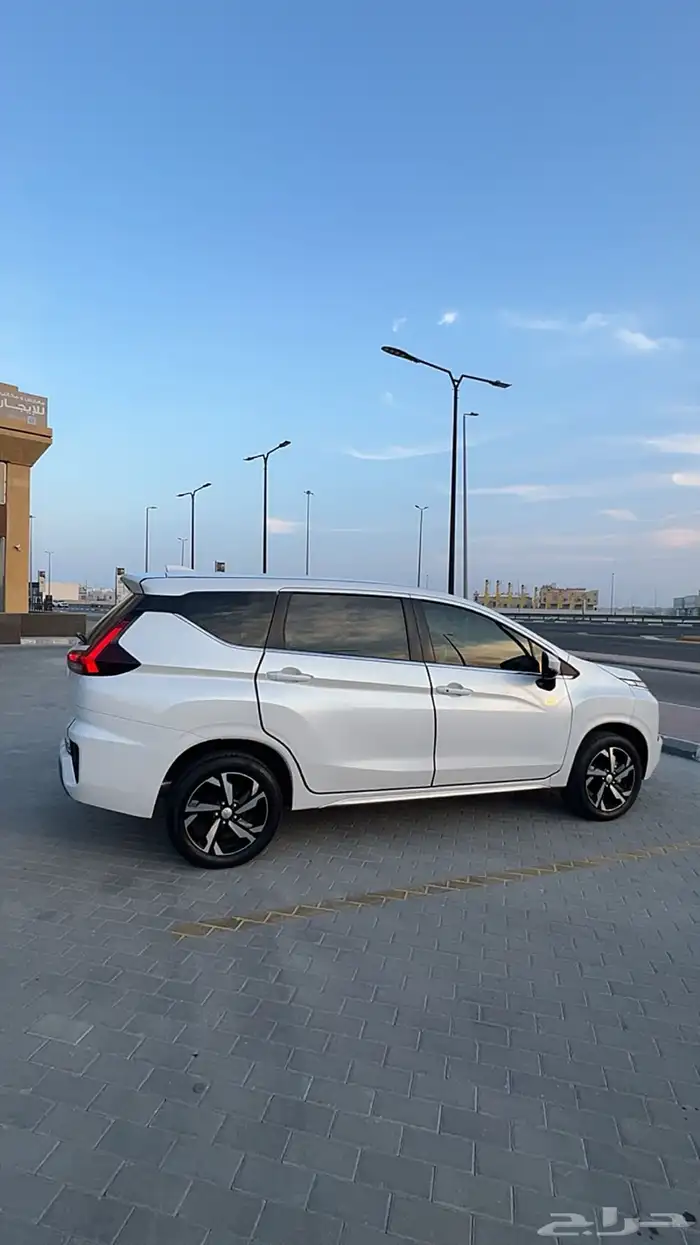 ميسوتبيشي اكسباندر 2023 4