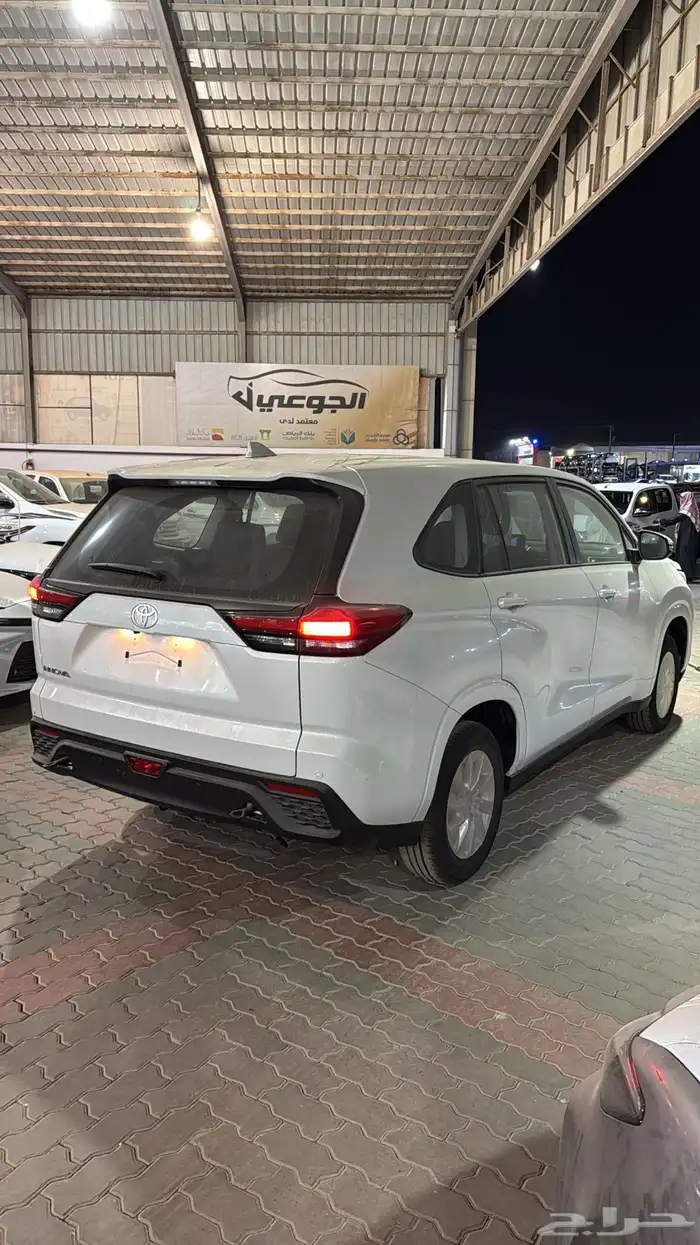 تويوتا انوفا فئة GL بنزين 2026 2