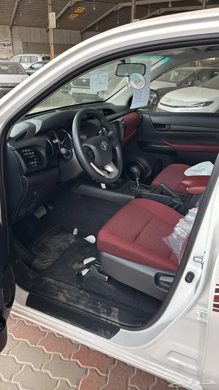 تويوتا هايلوكس GLX اوتماتيك بنزين 2026 7