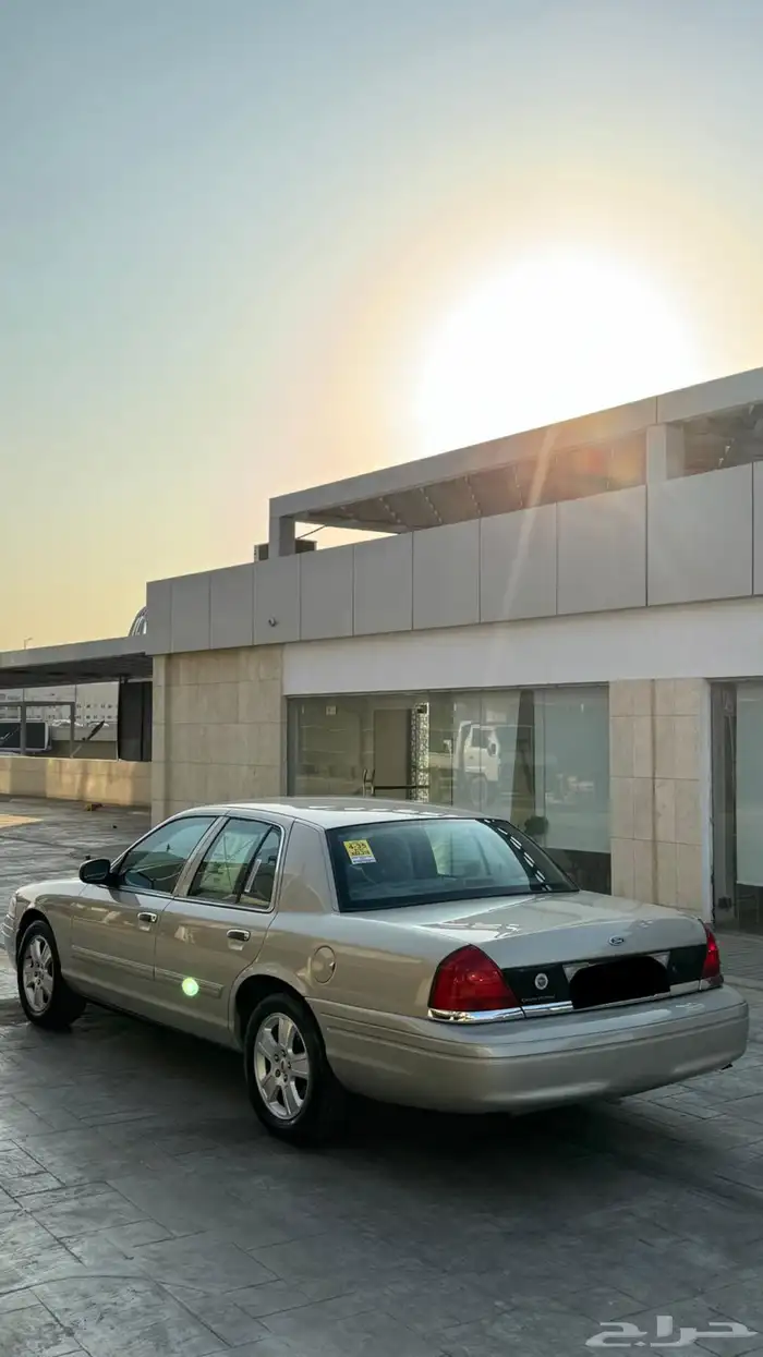 للبيع فورد كروان فاكتوريا 2011 سعودي 3