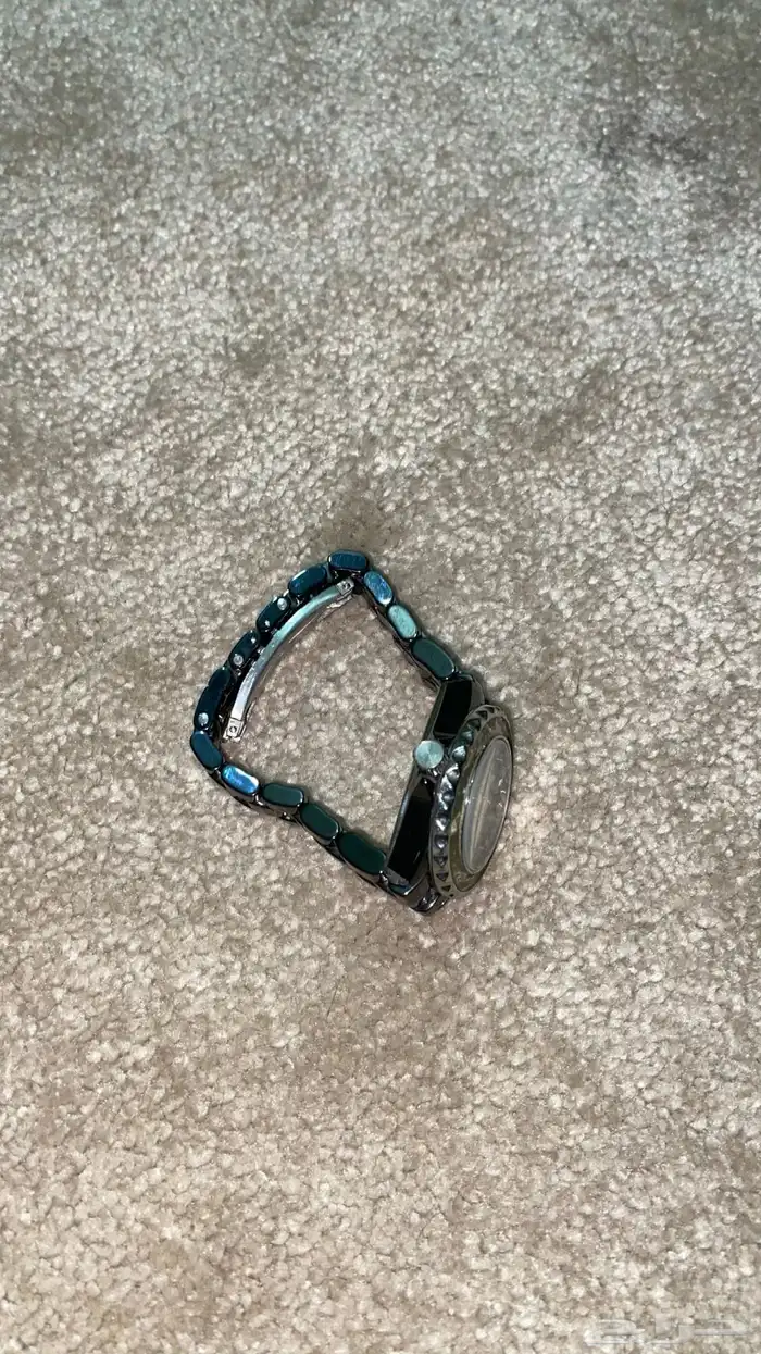 ساعة للبيع 2