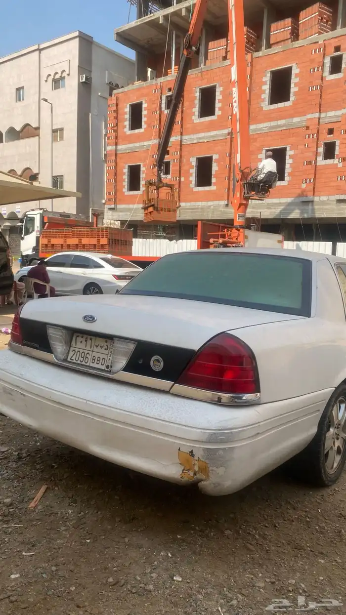 موديل 2007 اللون ابيض فورد فكتوريا 2