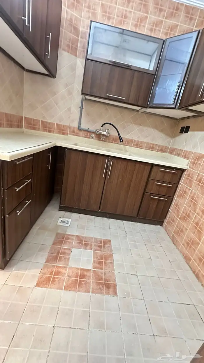 شقة للإيجار لوكس جده مروة تقاطع السبعين 3 غرف وصاله 8