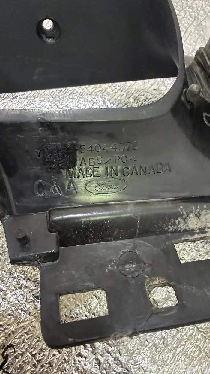 اسطب فورد فكتوريا يمين وديكور المكيف والمسجل 22