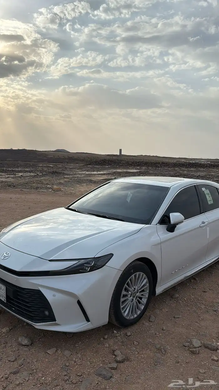 كامري 2025 ابيض LE 2