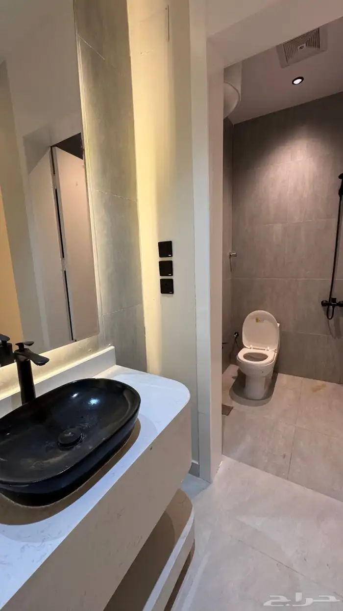 للبيع روف علوى مع ملحق مداخل مستقله من 600 الف الوسام 16