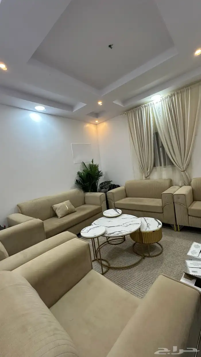 كنب 12 شخص مع طاولتين و4 خدمه 0